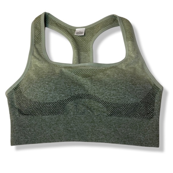 SOLD Work Out Set Boutique DEAL OF THE DAY - Picture 2 of 13